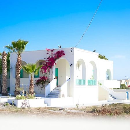 Kamari Beach Houses With Balcony And Garden Exterior photo