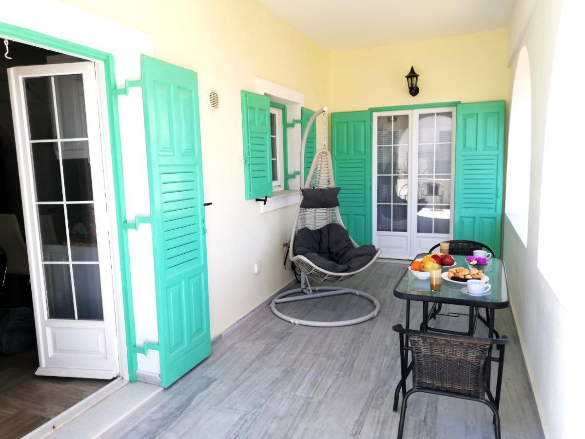 Kamari Beach Houses With Balcony And Garden Exterior photo