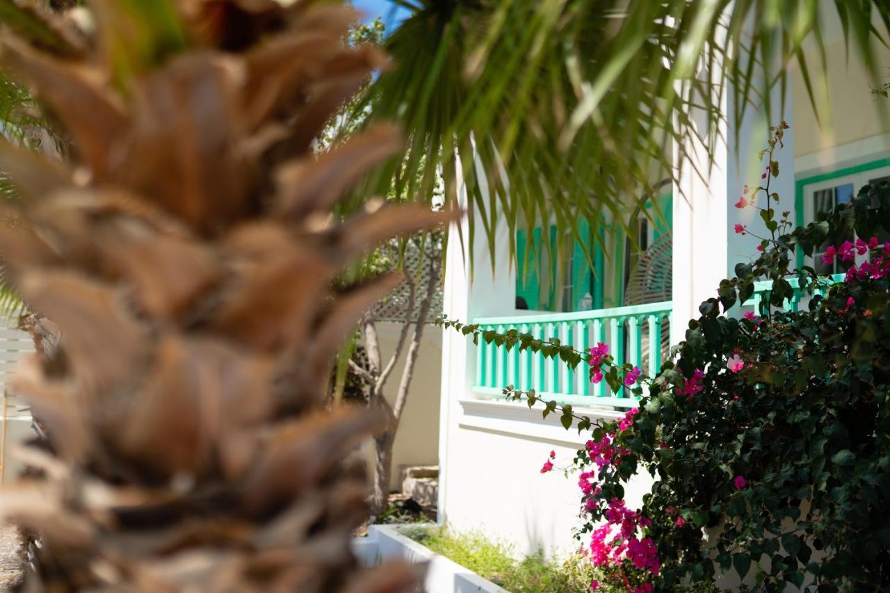 Kamari Beach Houses With Balcony And Garden Exterior photo