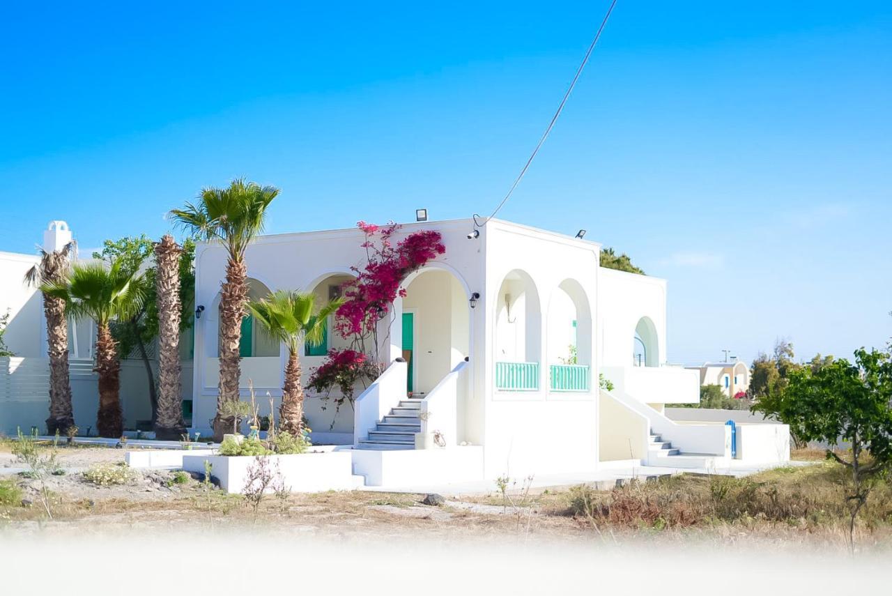 Kamari Beach Houses With Balcony And Garden Exterior photo