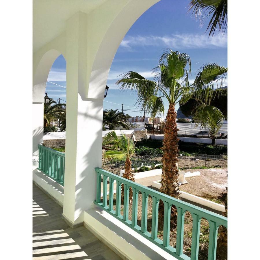 Kamari Beach Houses With Balcony And Garden Exterior photo