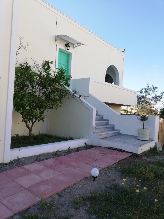 Kamari Beach Houses With Balcony And Garden Exterior photo